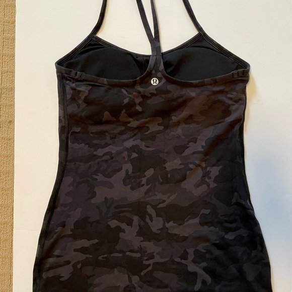 Lululemon Sports Top Camouflage - Picture 2 of 3